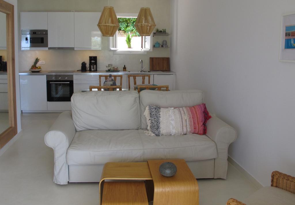 Seafront Calista Beach House With Garden Glyfada  Exterior photo
