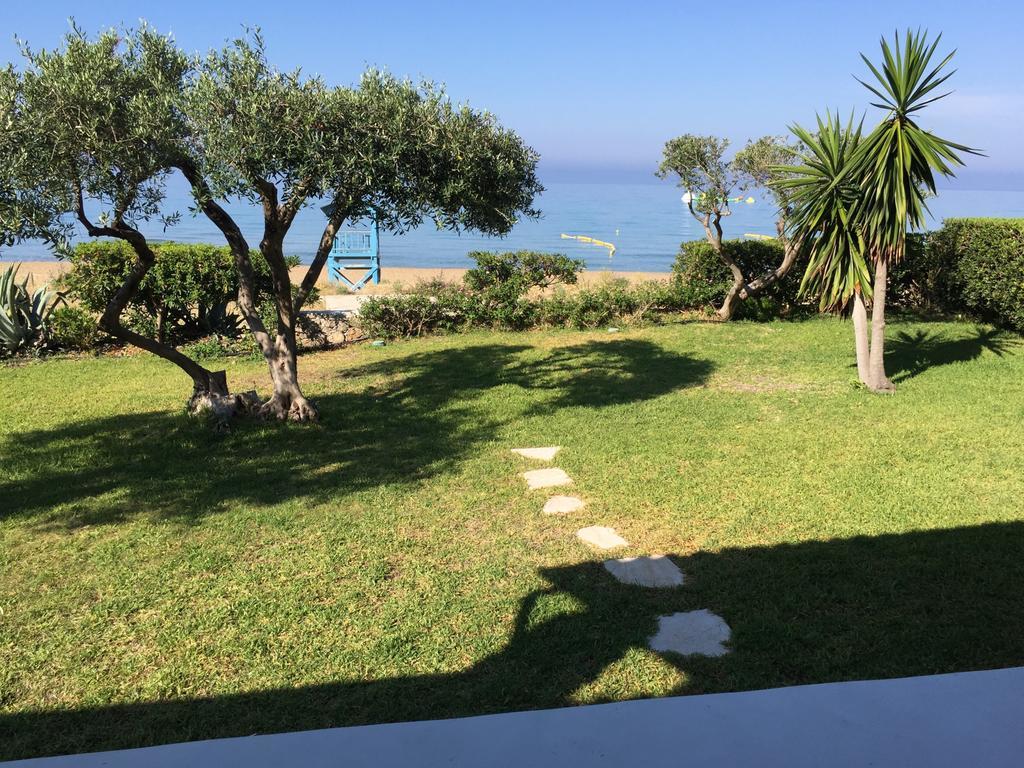 Seafront Calista Beach House With Garden Glyfada  Exterior photo